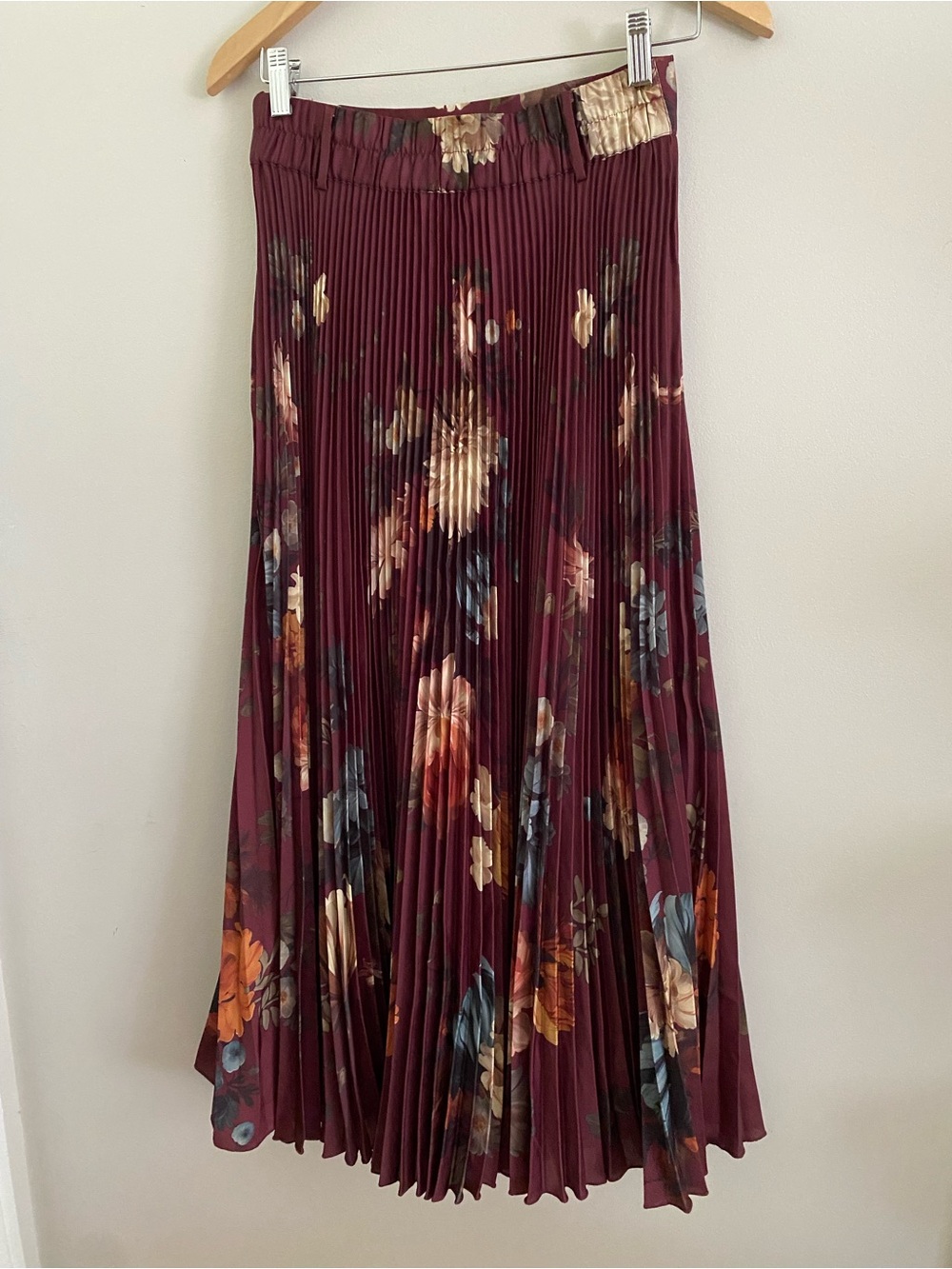 Anthropologie Ranna Gill Aria Pleated Midi Skirt size S red floral color